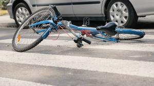 Велосипедист е с опасност за живота след инцидент в неделя