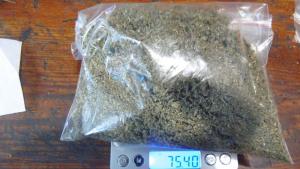 Наркотици и тютюн без бандерол иззеха полицаи при операция в