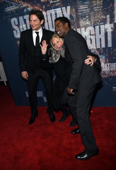 Глория Кампано и Брадли Купър: майка и син на червения килим