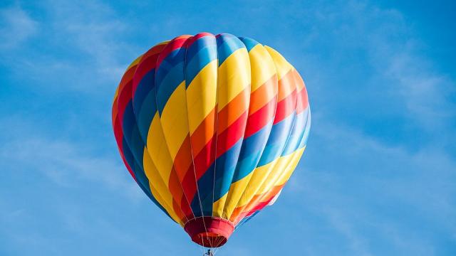 Красива гледка: Десетки балони с горещ въздух украсиха небето над Мексико (ВИДЕО)