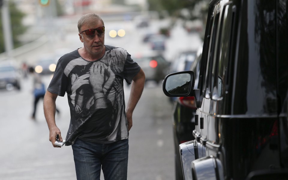 Левски прави пореден опит да осъществи връзка и подпише договор