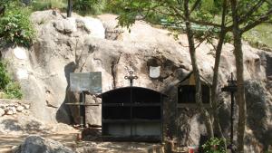 храм в местността Богородична стъпка