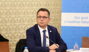 <p>Ще победим коронавируса не с ваксина, а когато се научим да живеем отговорно с него</p>