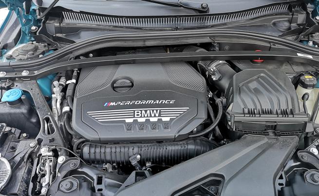 Това е най-мощният 2,0-литров, 4-цилиндров двигател на BMW, от който инженерите са извадите 306 к.с. и 450 Нм.