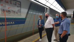 преградни врати метро