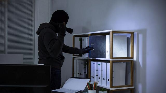 Крадец задигна пощенски марки на стойност 435 милиона евро в Хонконг