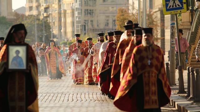 Литийно шествие по жълтите павета преди празника на София (ГАЛЕРИЯ)