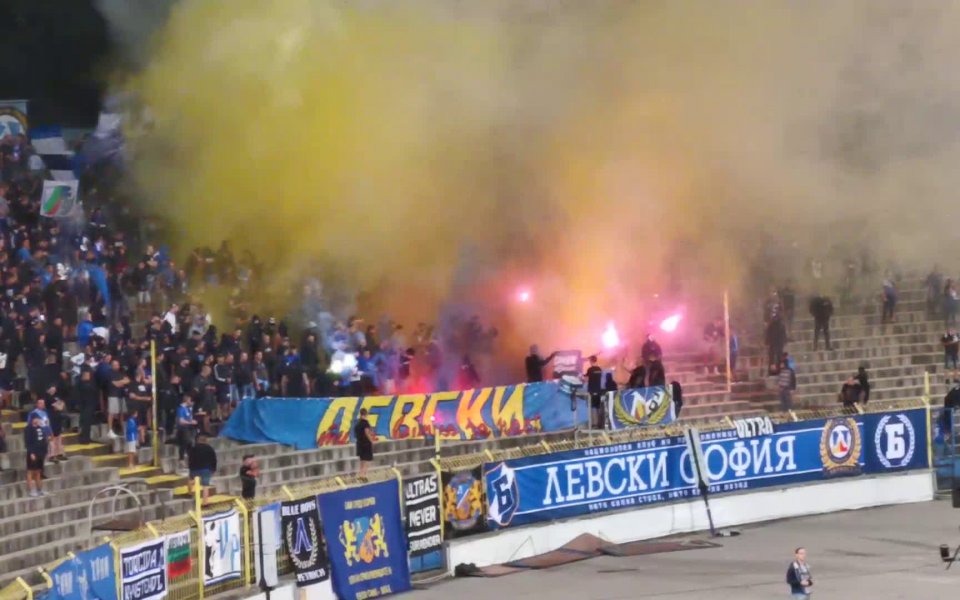Вижте екзалтираните фенове на Левски, които се наслаждават на успеха