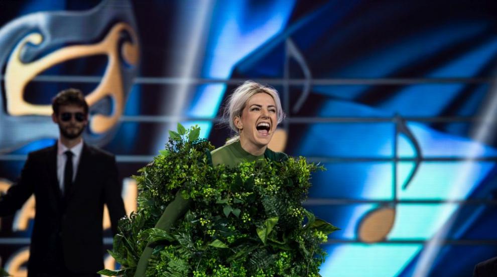 Поли Генова e първият участник, който напусна „Маскираният певец“ (ГАЛЕРИЯ)