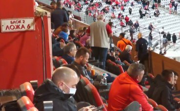 Националният селекционер Георги Дерменджиев и помощникът му Елин Топузаков са