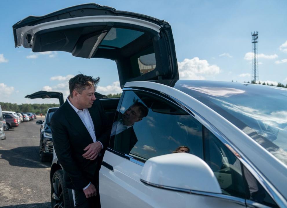 Мъск се надява до 3 г. да пусне на пазара евтина кола на "Тесла"