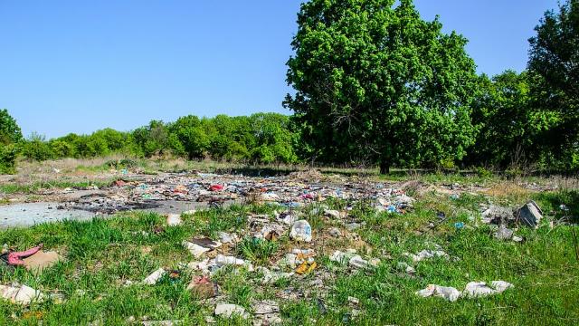 Прането на изкуствени дрехи замърсява и сушата