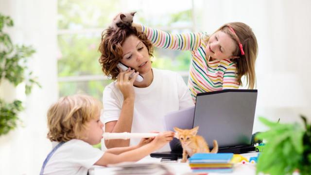 Повече време у дома, повече деца: Как дистанционната работа променя семействата