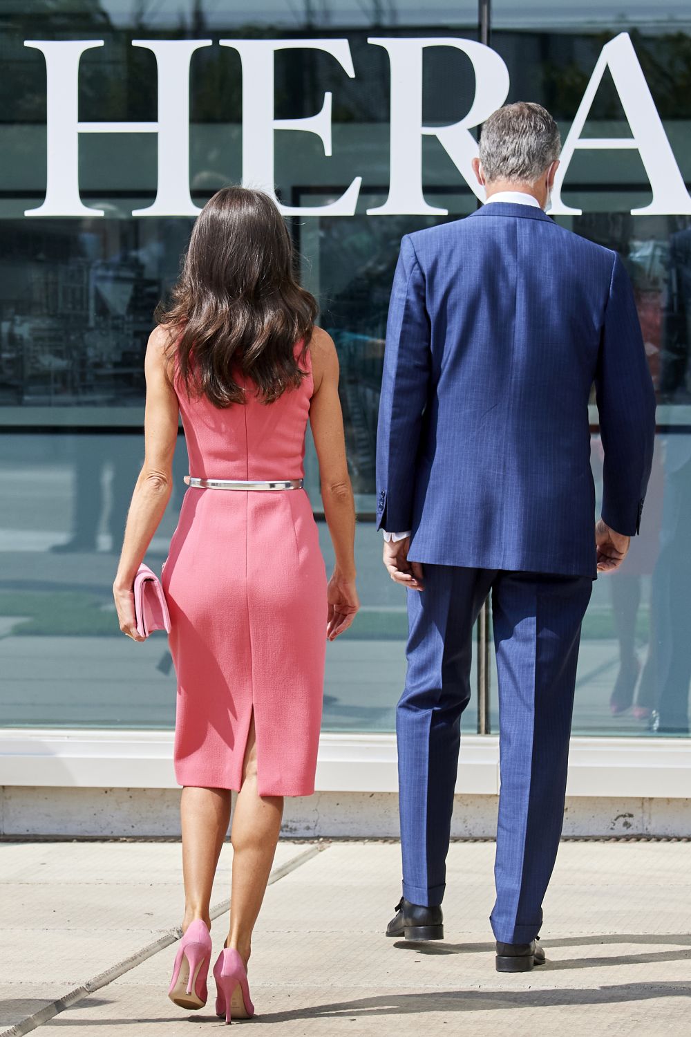 Кралица Летисия изпраща последните слънчеви лъчи с невероятна розова рокля