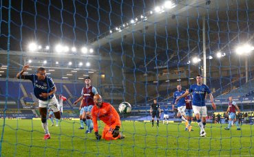 Евертън продължава със страхотните си изяви от началото на сезона