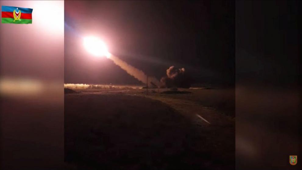 Армията на Азербайджан изстрелва ракета