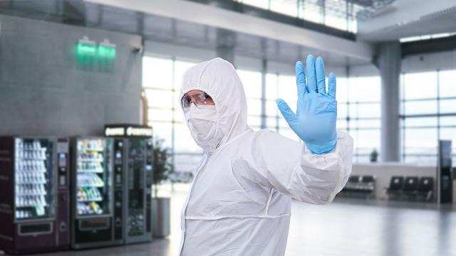 Лекари „Супермени“ с летящи костюми навестяват пациенти в Англия