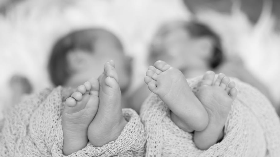 Невероятната история на разделени близнаци, които водят еднакъв живот