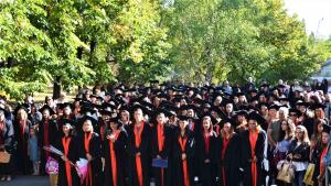 абсолвенти