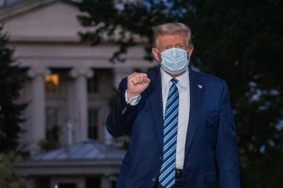 Медиите следят всяко покашляне на президента Тръмп след излизането му от болницата