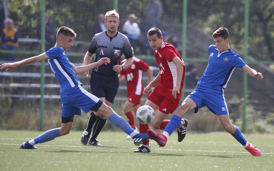 Юношите на ЦСКА до 15 години победиха Левски с 2:0