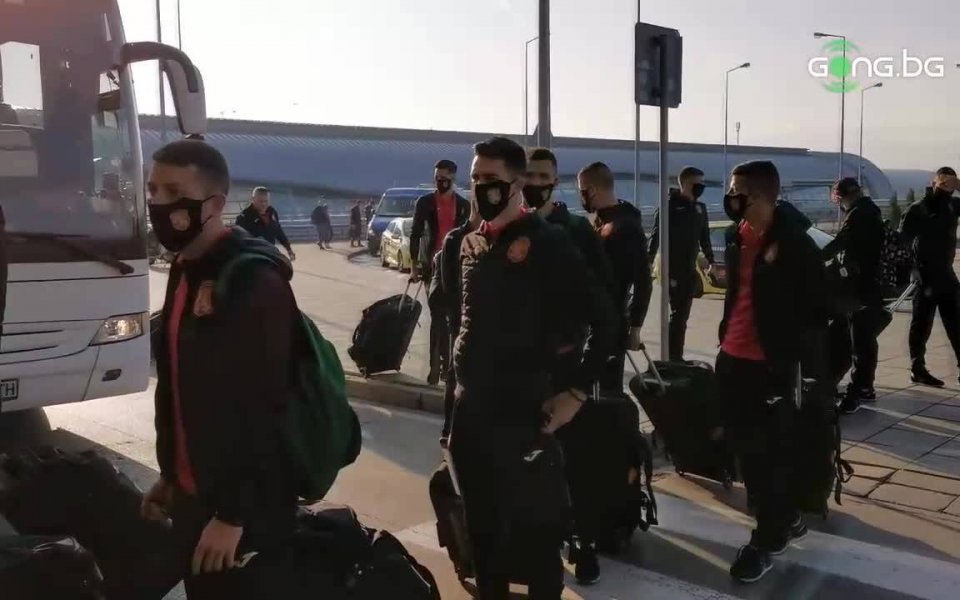 Младежките национали на България заминаха за Полша днес сутринта. Селекционерът