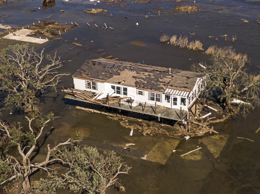 <p>Ураганът Делта достигна бреговете на американския щат Луизиана като буря от втора степен по 5-степенната скала.</p>