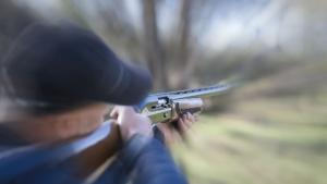40 годишен мъж стреля с пушка в Кюстендилско съобщиха от