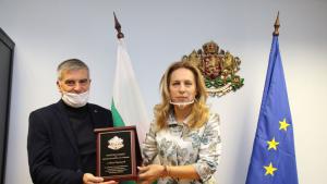 Марияна Николова отличи Нино Парпулов