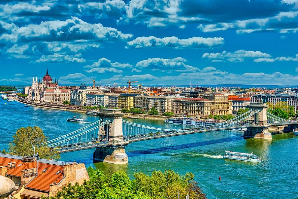  Верижният мост Сечени в Будапеща: един от най-красивите висящи мостове в Европа 