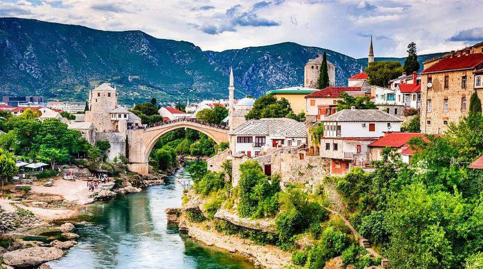 Босна и Херцеговина през 2025: Най-голямата следвоенна криза и замразен европейски път