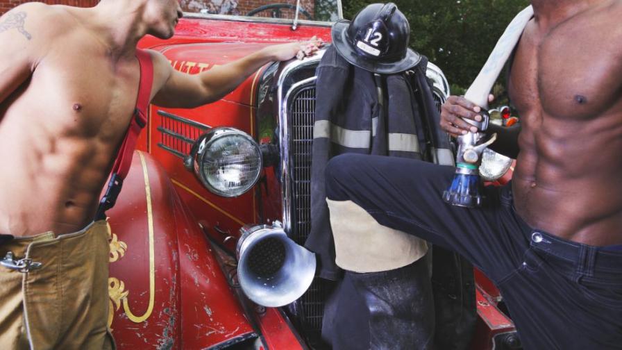 Горещо събитие в Ню Йорк: Пожарникарите от календара на FDNY очароваха фенове