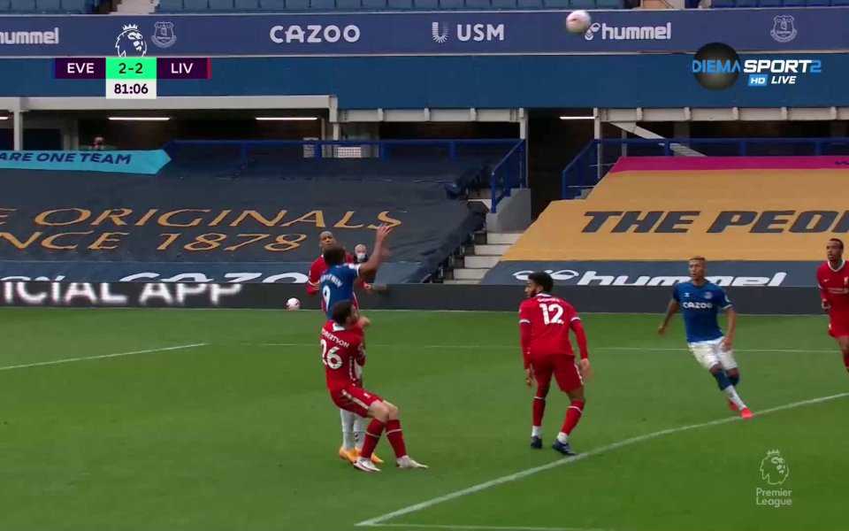 В 81-ата минута минута на дербито между Евертън и Ливърпул