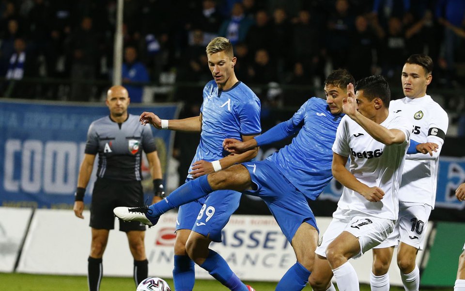 Славия и Левски играят при резултат 0:0 в най-старото столично