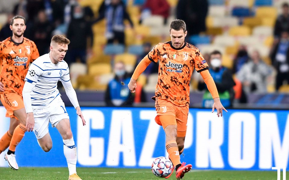Отборите на Динамо Киев и Ювентус играят при резултат 0:1