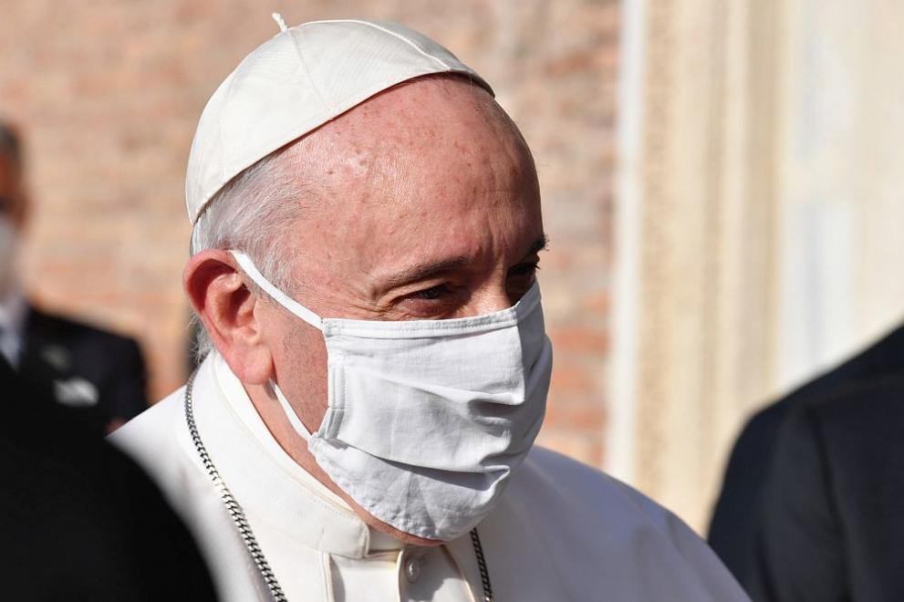 Папата бе имунизиран с първата от двете дози на ваксината на Pfizer и Biontech