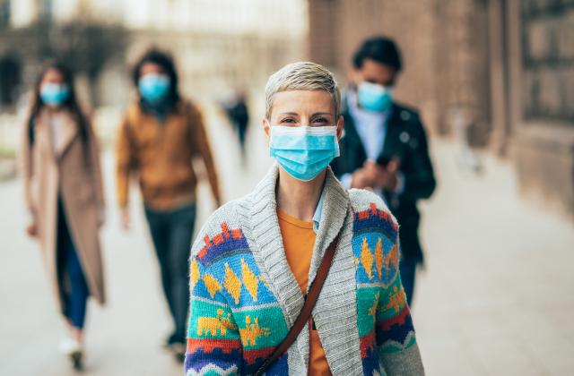 Клетъчният имунитет на ваксинираните и преболедувалите е достатъчно силен срещу Омикрон.