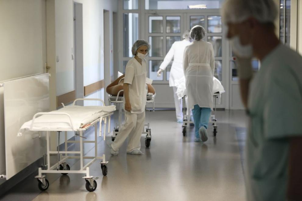 Мъж с коронавирус почина, след като не беше приет в нито една болница -  България - DarikNews.bg