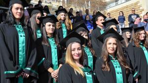 абсолвенти