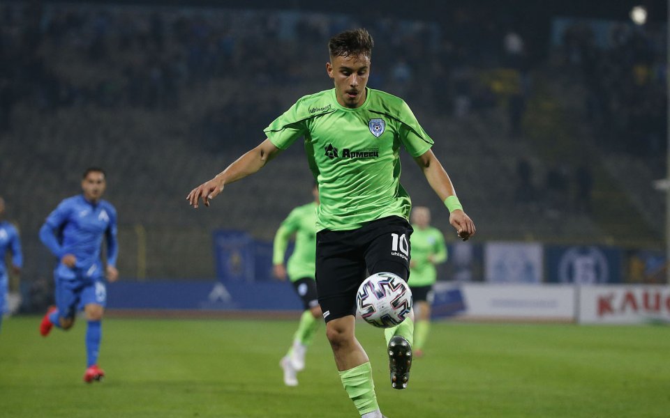 Оферти за двама от най-добрите млади играчи в България са