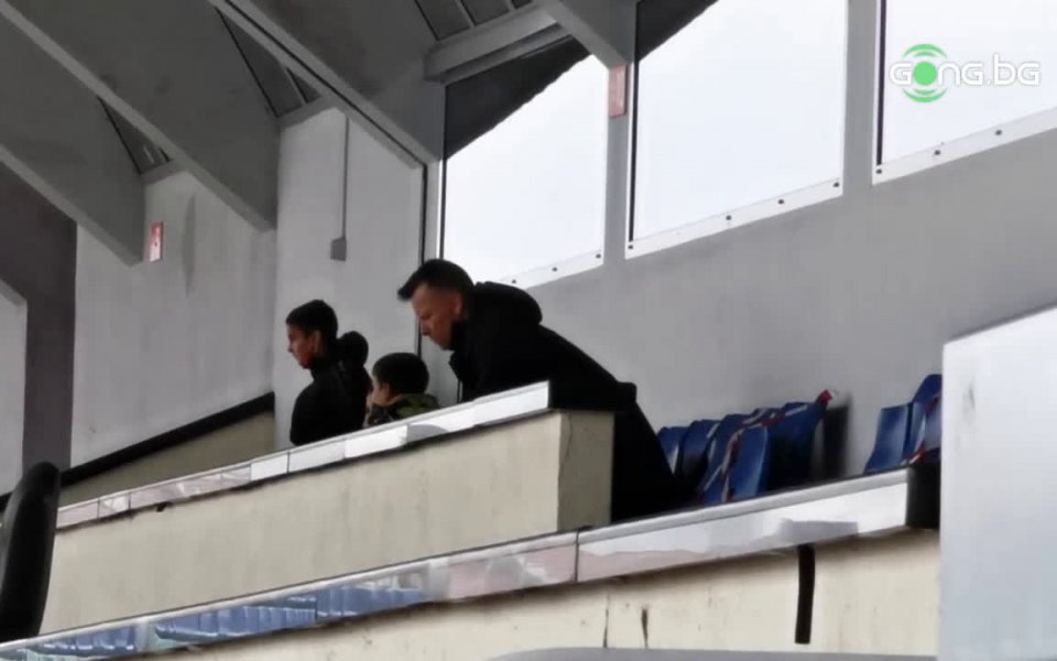 .native-ad-suggested-news { position: relative; margin-bottom: 40px; width: 100%; padding: 20px