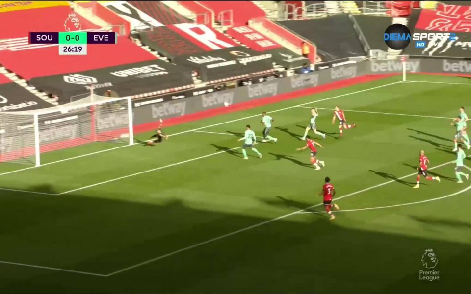 В 27-ата минута Саутхемптън откри резултата. Джеймс Уорд - Праус