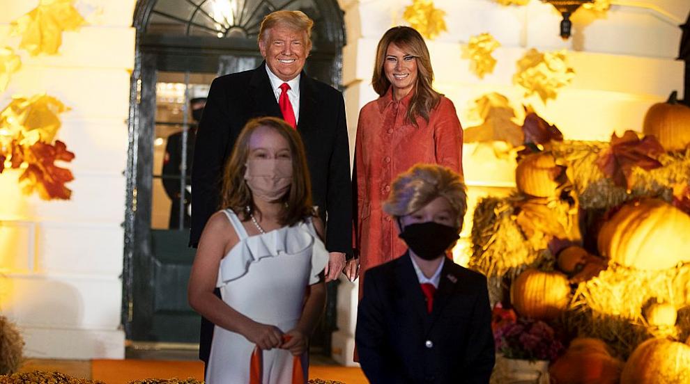 За Хелоуин: Доналд и Мелания Тръмп се радват на тяхната „мини“ версия (ГАЛЕРИЯ)