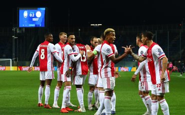 Нидерландският гранд Аякс съобщи за 11 заразени свои футболисти от
