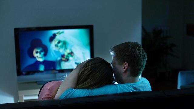 Маратонското гледане на сериали засилва чувството на самота