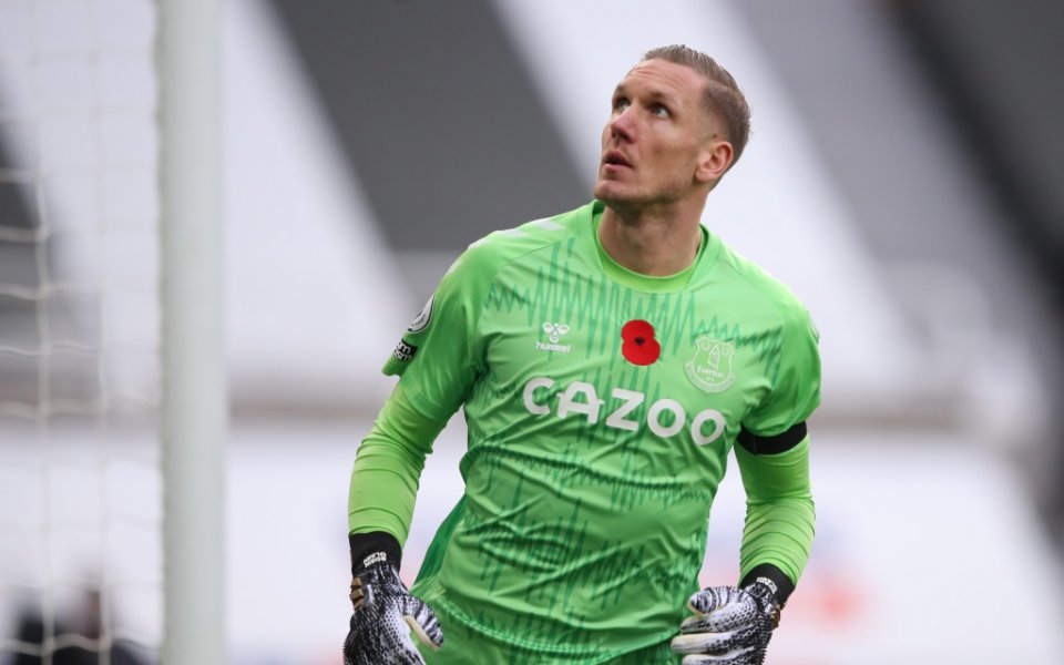 Вратарят на Евертън Робин Олсен е твърдо решен да се