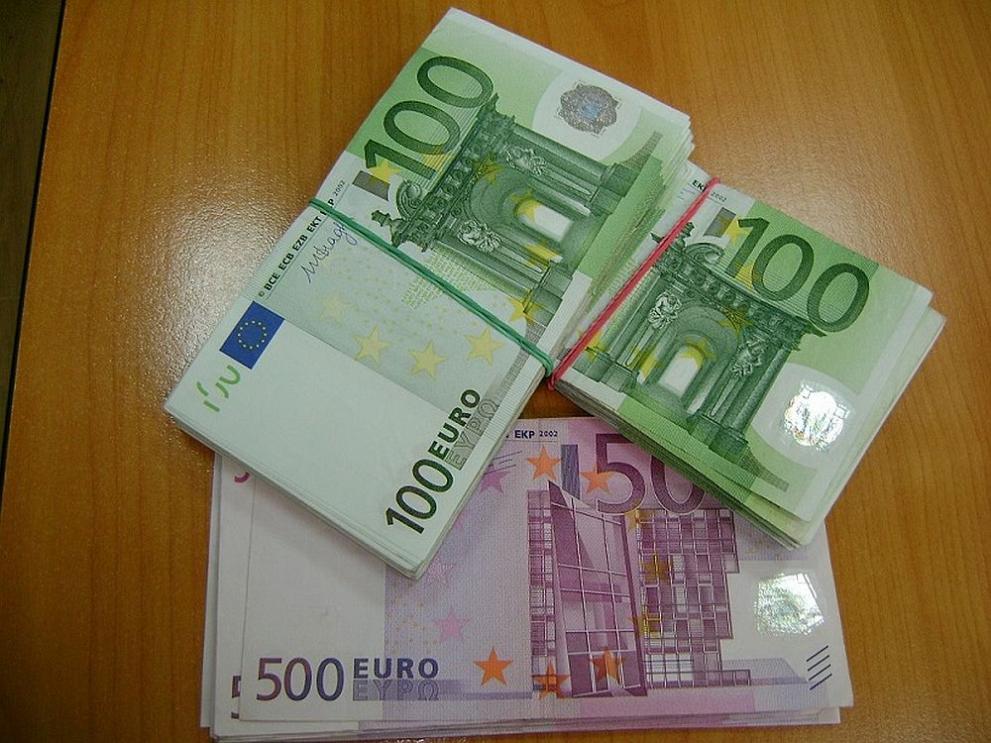 Откриха недекларирани евро на ГКПП Лесово