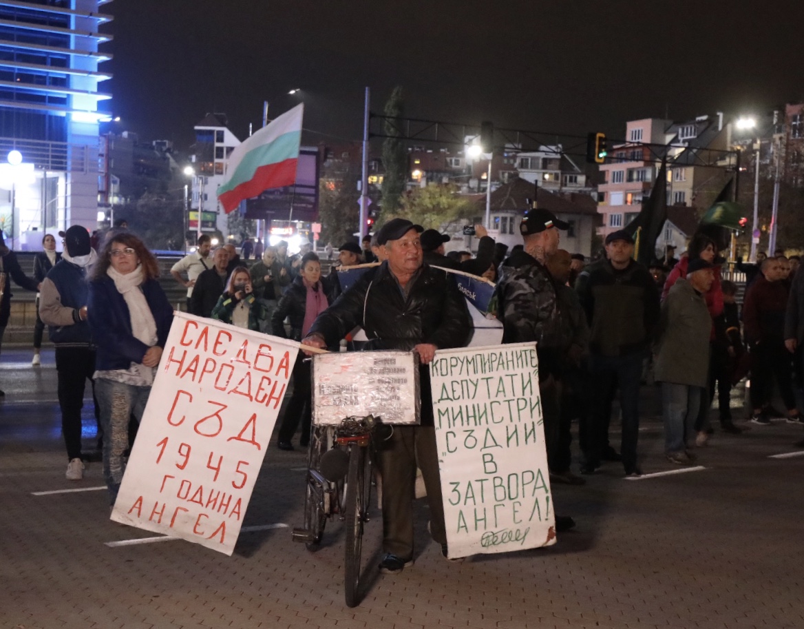 <p>Ден 118 на антиправителствени протести</p>