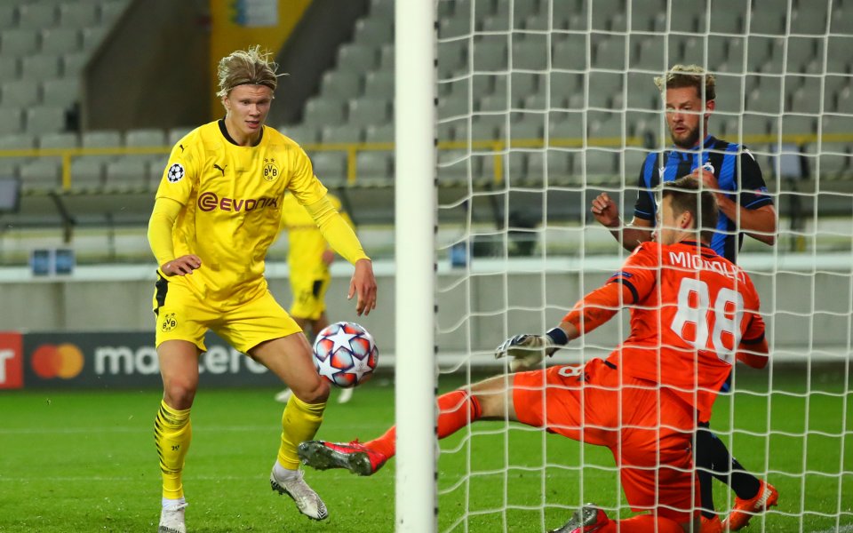 Борусия Дортмунд си тръгна с класическа победа 3:0 от гостуването