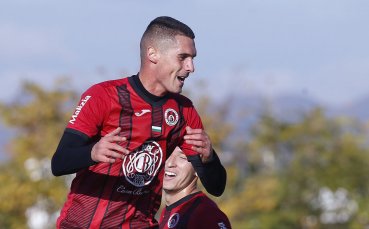 Българският нападател Наско Милев продължава да вкарва гол след гол